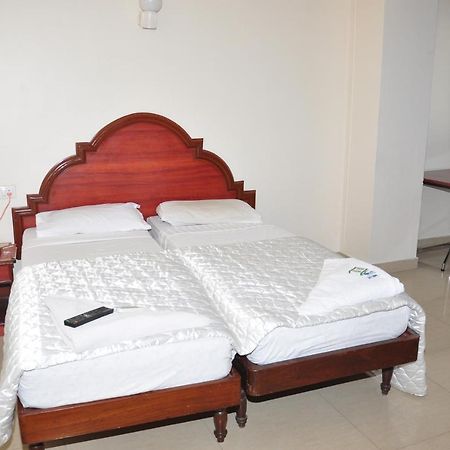 Hosūr Dhanunjayas Luxury Hotel מראה חיצוני תמונה