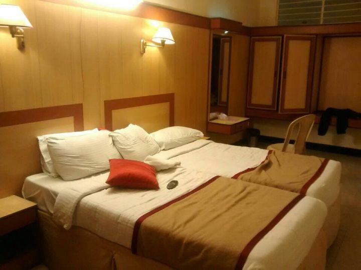 Hosūr Dhanunjayas Luxury Hotel מראה חיצוני תמונה
