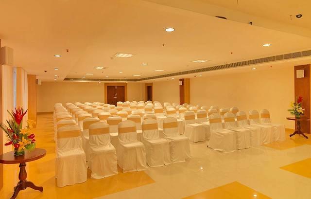 Hosūr Dhanunjayas Luxury Hotel מראה חיצוני תמונה